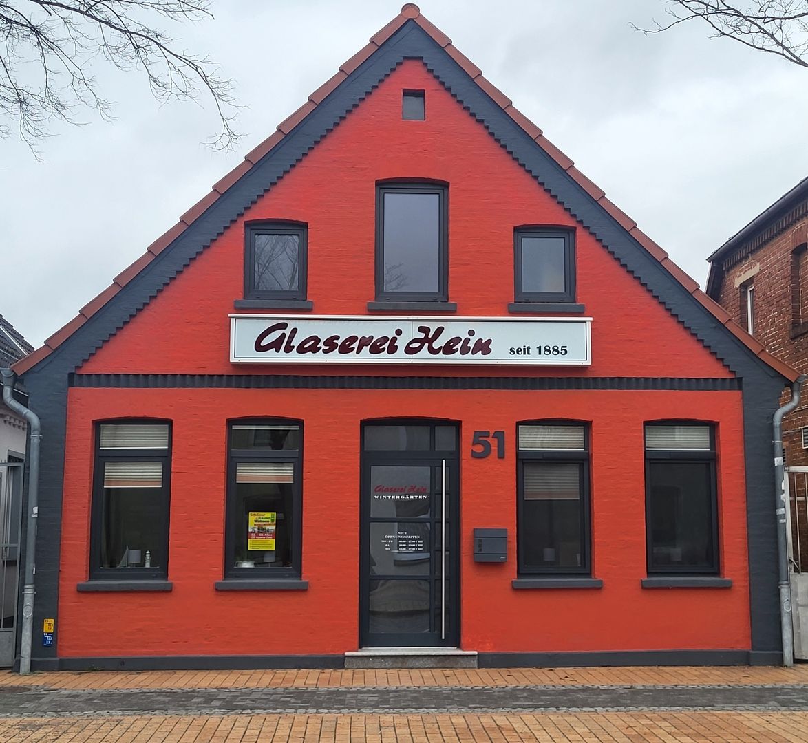 Glaserei Hein - Eingang zur Ausstellung von der Neustadt
